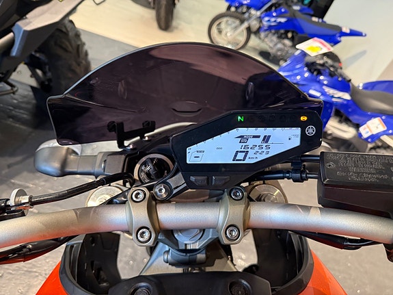 Yamaha MT-09 6 of 7
