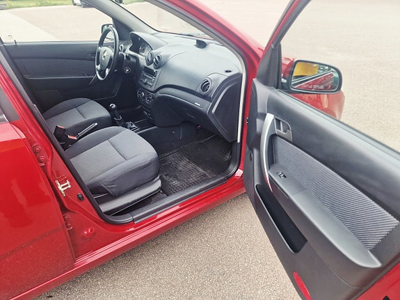 Chevrolet Aveo 11 of 17