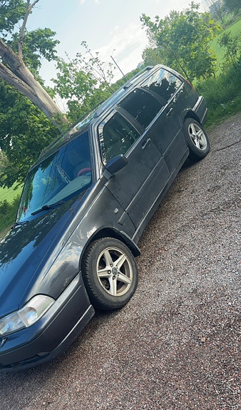 Volvo V70 4 of 5