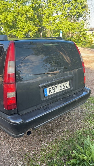 Volvo V70 2 of 5
