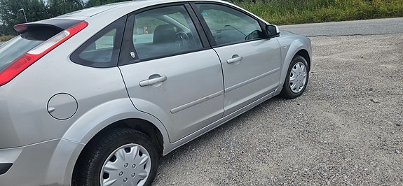 Ford Focus 2 of 5