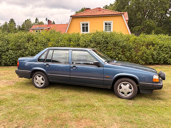 Volvo 940 2 of 5