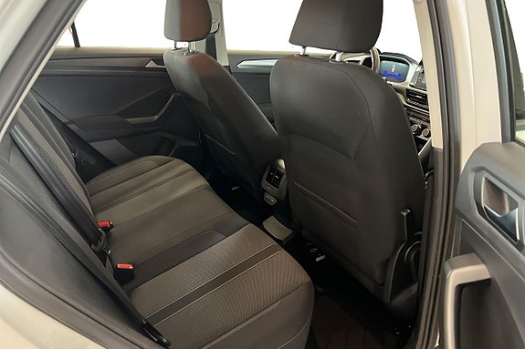 Volkswagen T-Roc 15 of 21