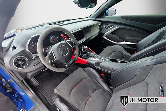 Chevrolet Camaro 14 of 21