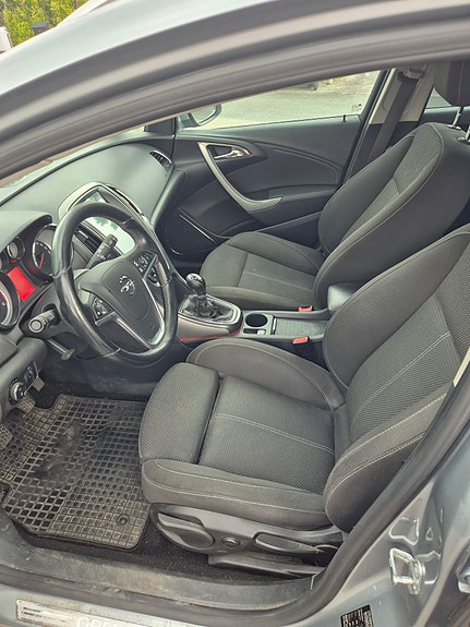 Opel Astra 18 of 22