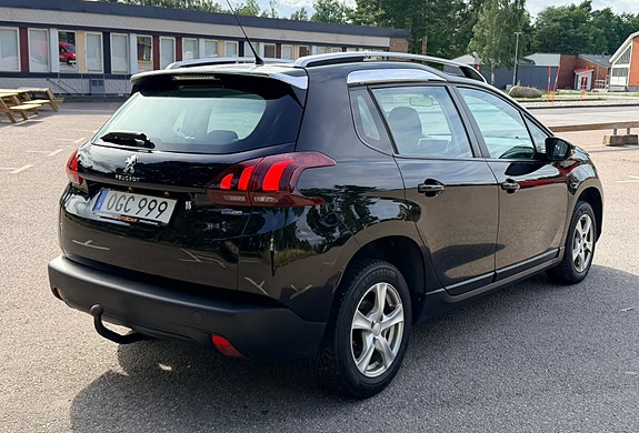 Peugeot 2008 2 of 5