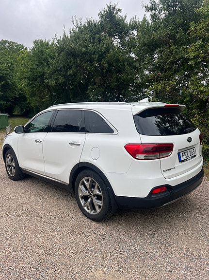 Kia Sorento 3 of 5