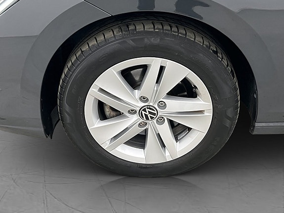 Volkswagen Golf VIII 28 of 30