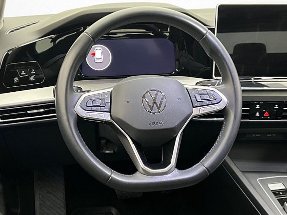 Volkswagen Golf VIII 13 of 30