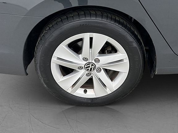 Volkswagen Golf VIII 30 of 30