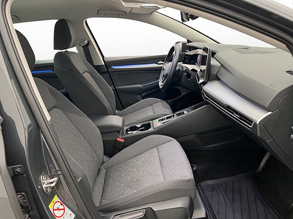 Volkswagen Golf VIII 10 of 30