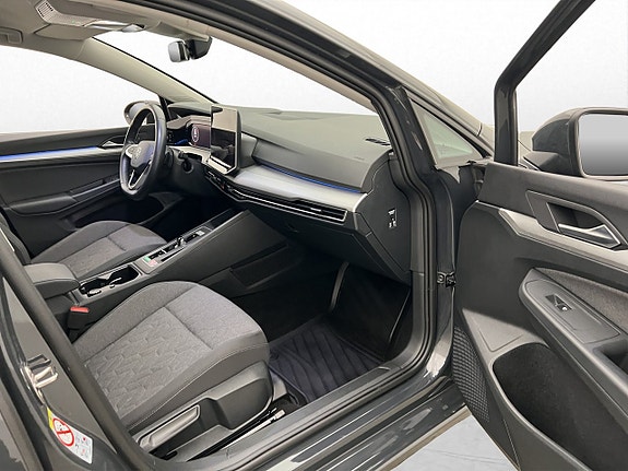 Volkswagen Golf VIII 11 of 30