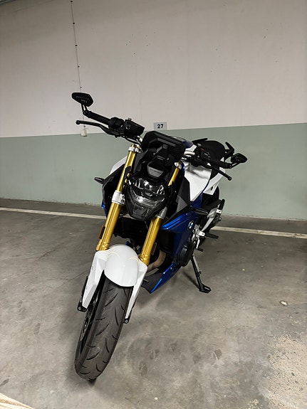BMW F 900 R 2 of 5