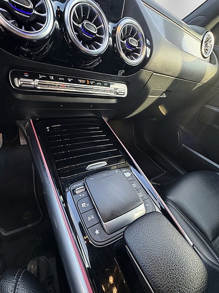 Mercedes-Benz EQA250 14 of 24