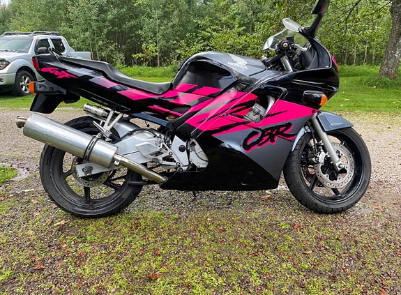 Honda CBR 600F 2 of 3