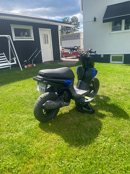 Yamaha Slider 2 of 3