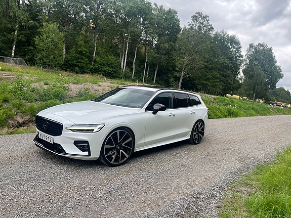 Volvo V60 2 of 9