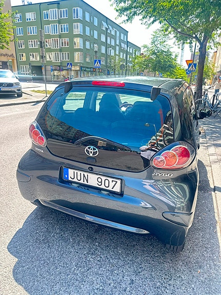 Toyota Aygo 2 of 7
