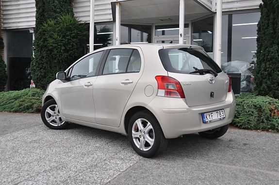 Toyota Yaris 4 of 11