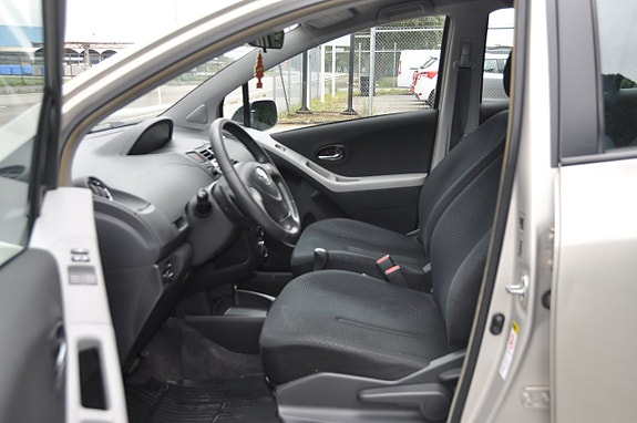 Toyota Yaris 6 of 11