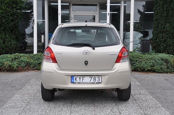 Toyota Yaris 5 of 11