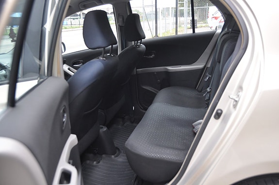 Toyota Yaris 11 of 11