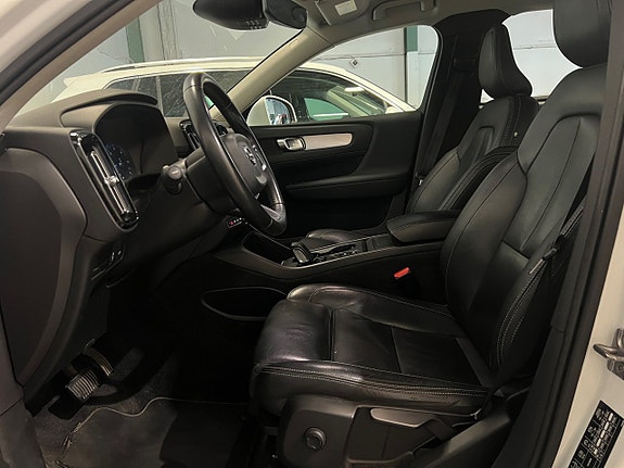 Volvo XC40 10 of 27