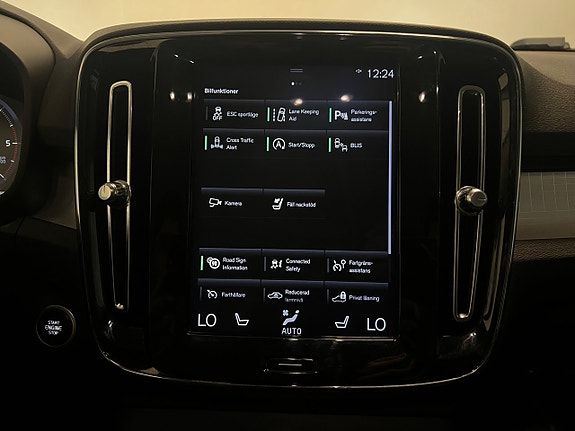 Volvo XC40 16 of 27