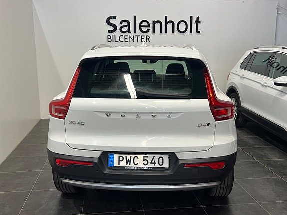 Volvo XC40 6 of 27