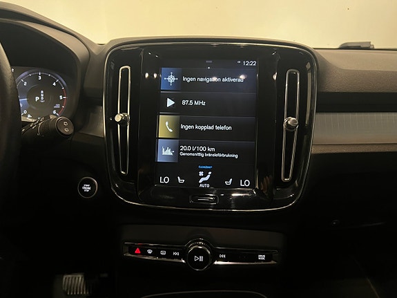 Volvo XC40 14 of 27