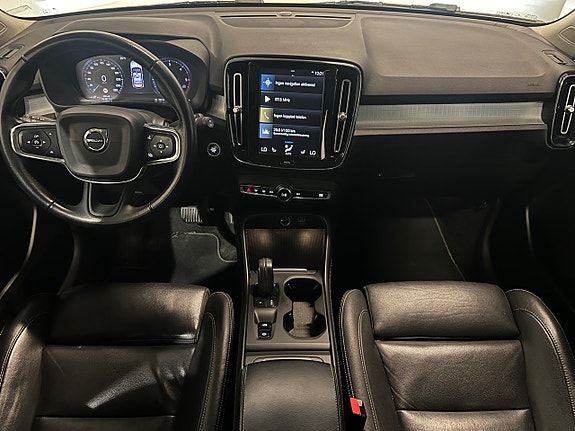 Volvo XC40 13 of 27