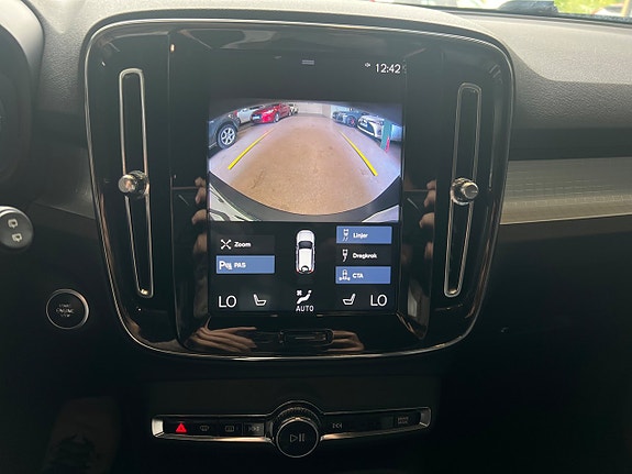 Volvo XC40 15 of 27