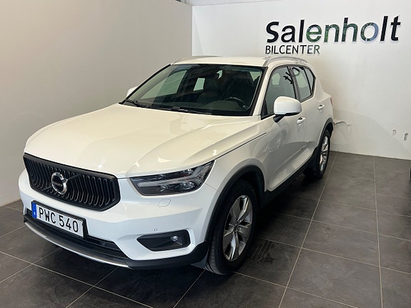Volvo XC40 2 of 5