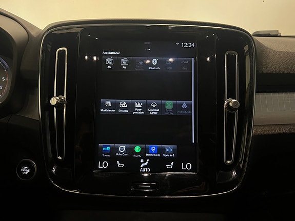 Volvo XC40 17 of 27