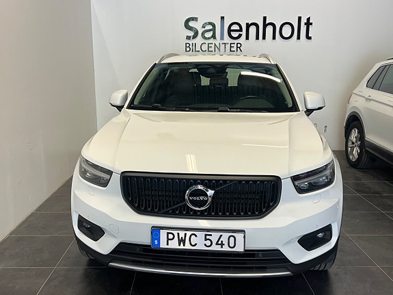 Volvo XC40 3 of 5