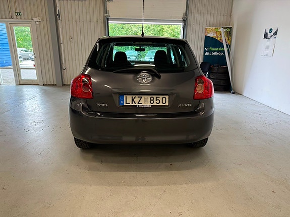 Toyota Auris 5 of 11