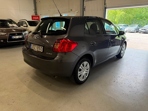 Toyota Auris 6 of 11