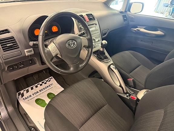 Toyota Auris 7 of 11