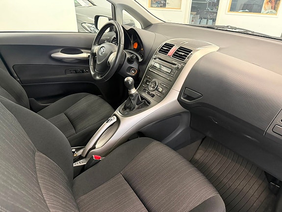 Toyota Auris 8 of 11