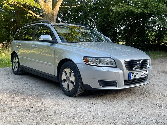 Volvo V50 2 of 5