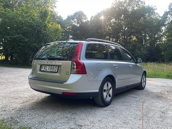 Volvo V50 3 of 5