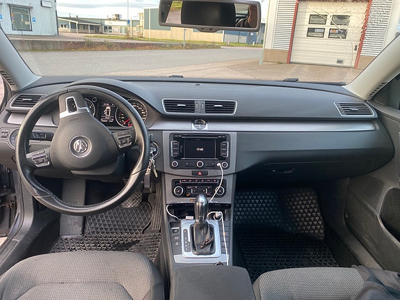 Volkswagen Passat 2 of 5
