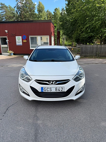 Hyundai i40 2 of 16