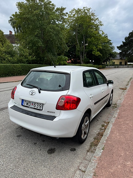 Toyota Auris 4 of 6