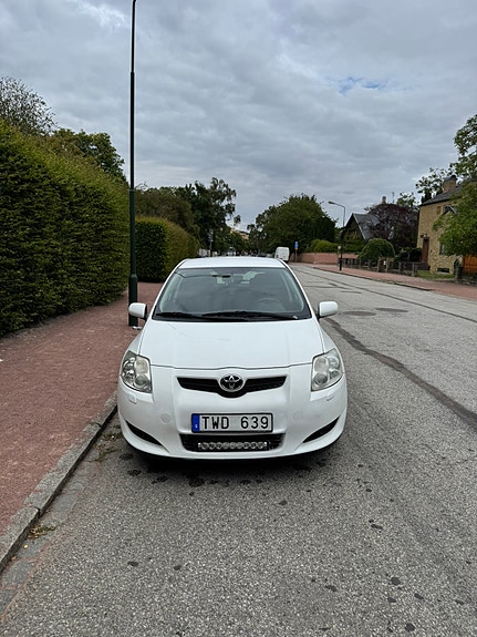 Toyota Auris 3 of 6