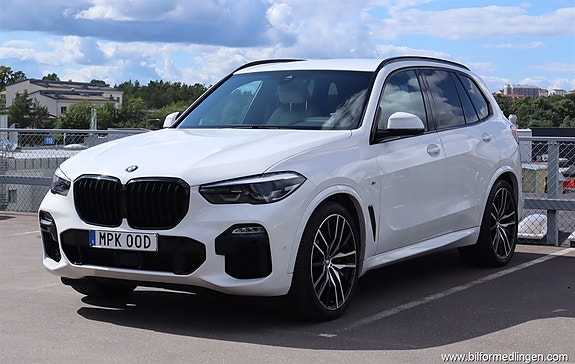 BMW X5 2 of 5