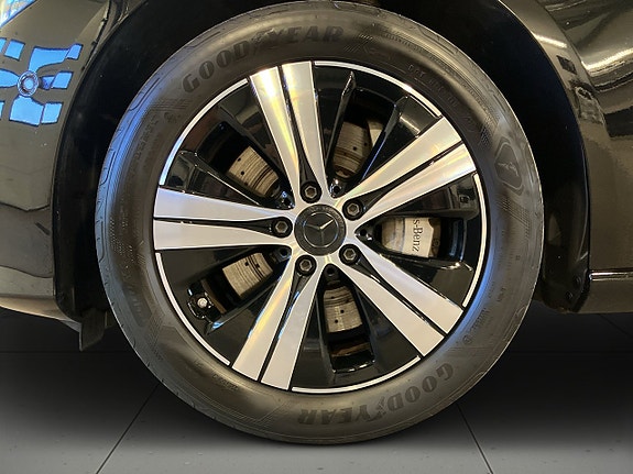 Mercedes-Benz C300 14 of 21