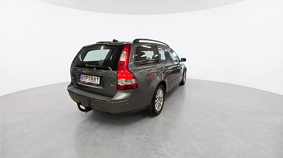 Volvo V50 3 of 5