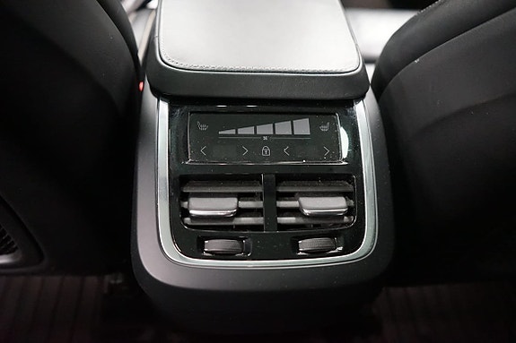 Volvo XC90 22 of 27