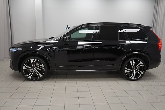Volvo XC90 2 of 27